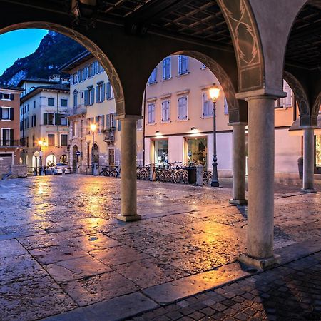 Nido Sui Tetti Di Riva Del Garda - Happy Rentals 외부 사진
