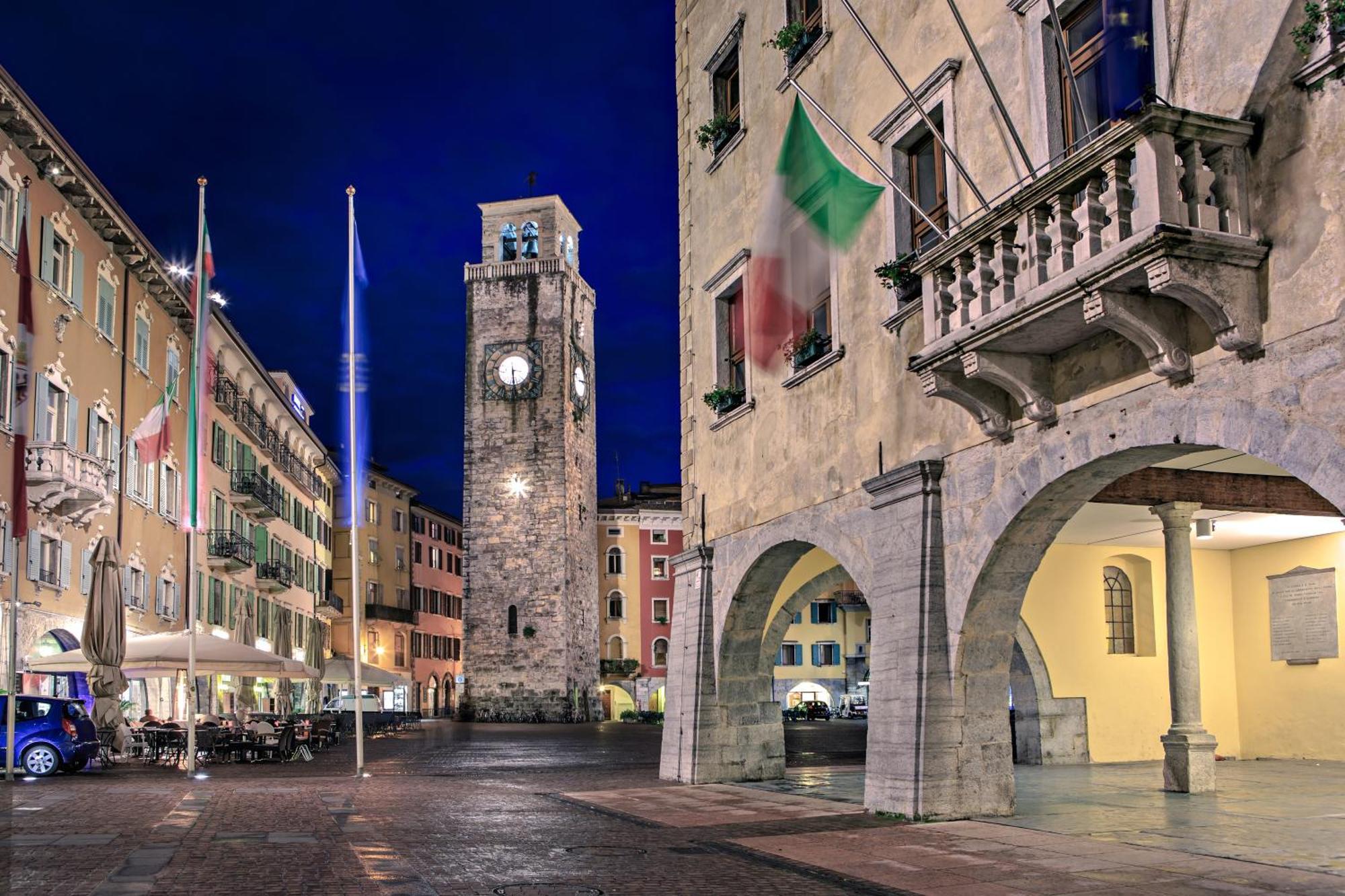 Nido Sui Tetti Di Riva Del Garda - Happy Rentals 외부 사진